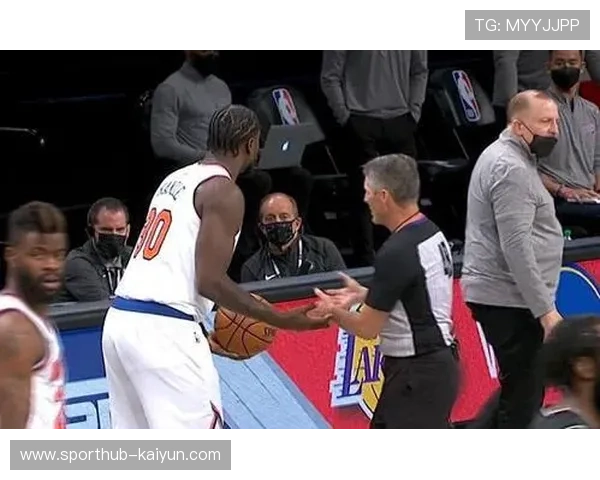 勇士掐死兰德尔传球路线战术上半场成功，下半场体力不继失效